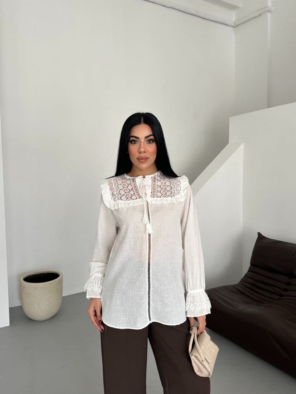 Kare Yaka Püskül Ve Dantel Detaylı Uzun Kol Gömlek Beyaz