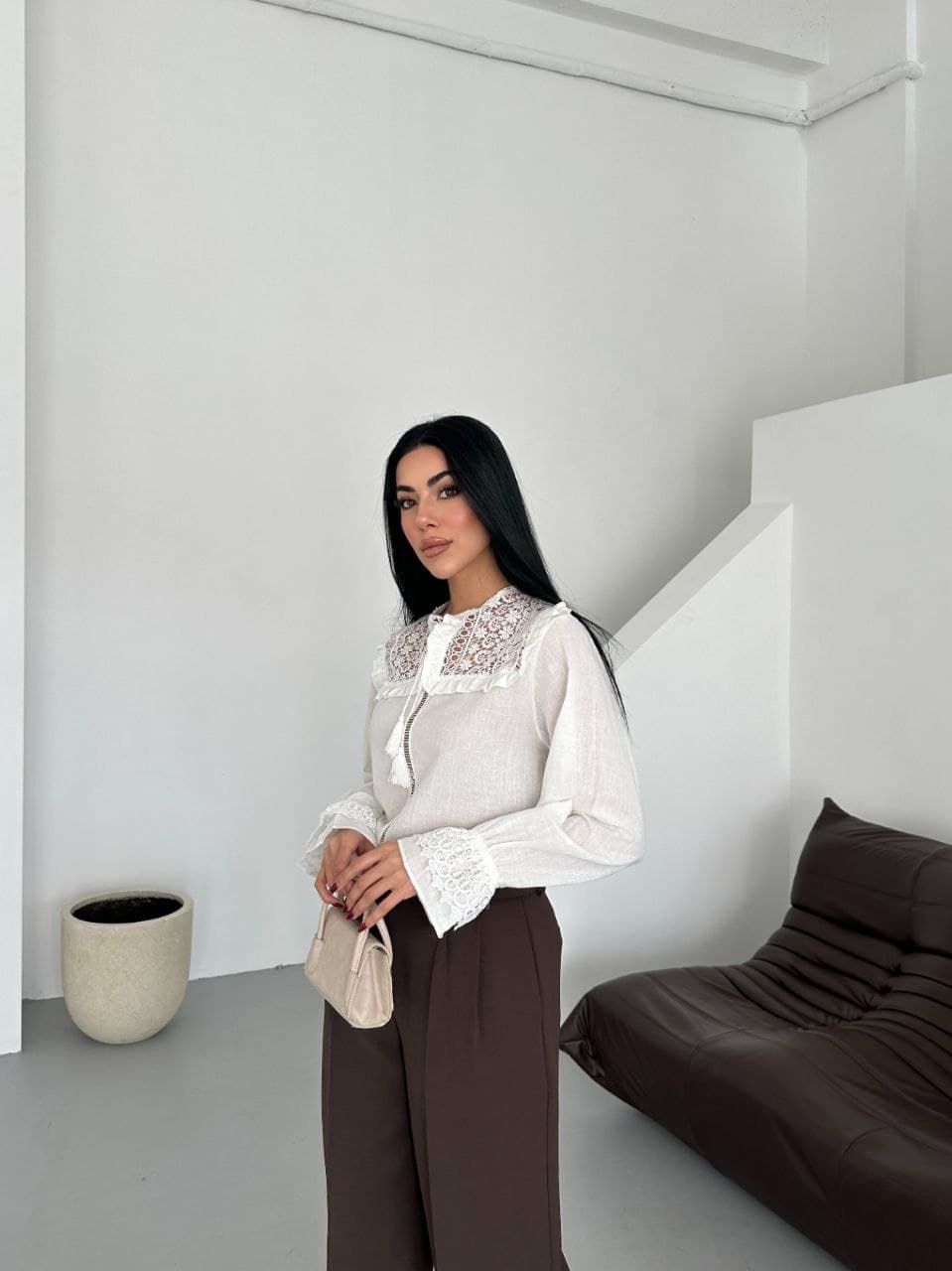 Kare Yaka Püskül Ve Dantel Detaylı Uzun Kol Gömlek Beyaz