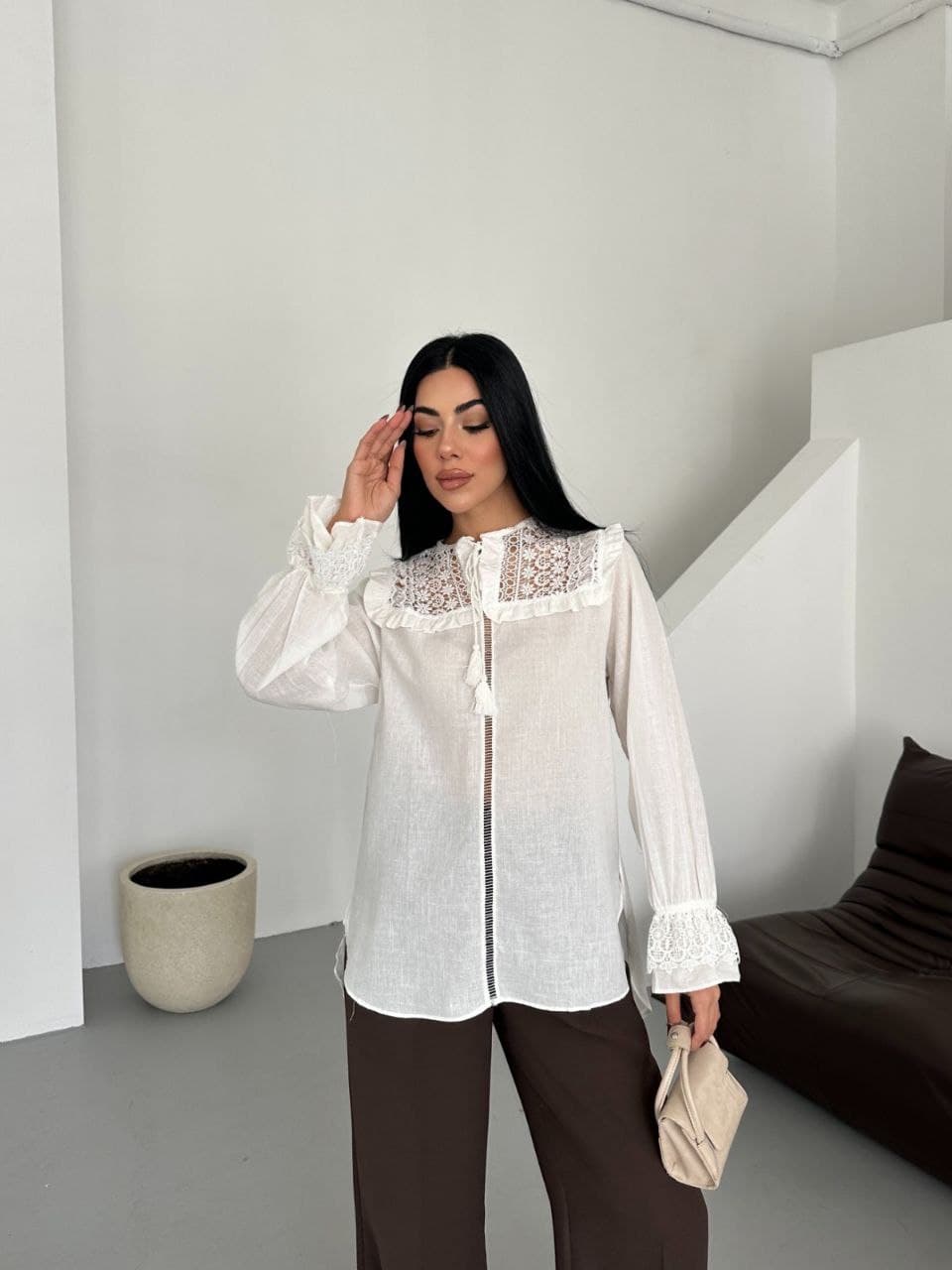Kare Yaka Püskül Ve Dantel Detaylı Uzun Kol Gömlek Beyaz